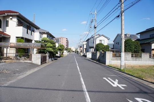 Local photos, including front road. Frontal road
