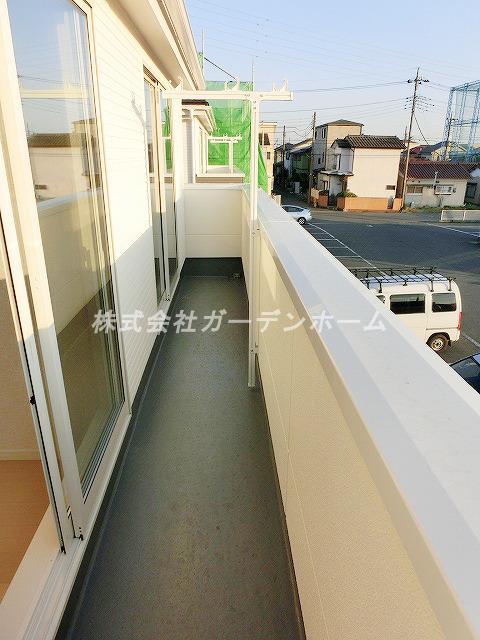 Balcony. ■ In day boast of balcony, Your laundry a breeze ■