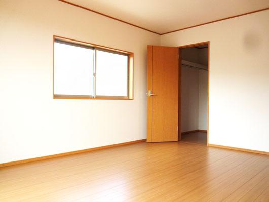 Other introspection.  [Same specifications construction cases]  Also plenty of storage a lot of luggage in the walk-in closet complete! 