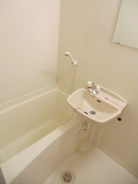Bath. It is a beautiful bath with a wash basin ☆