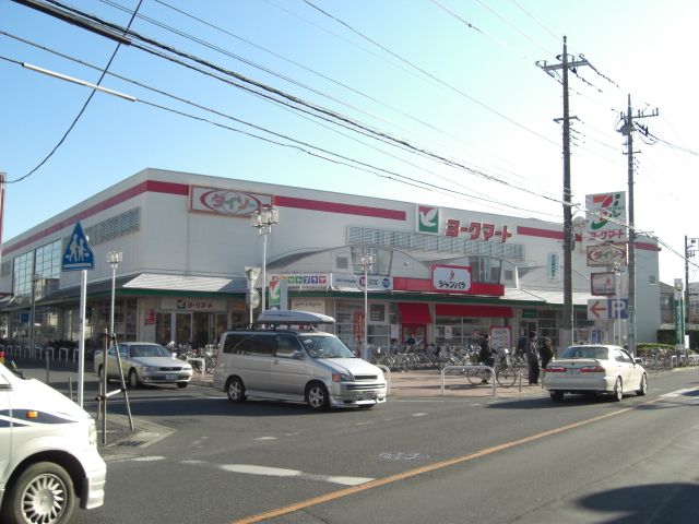 Shopping centre. York Mart until the (shopping center) 380m