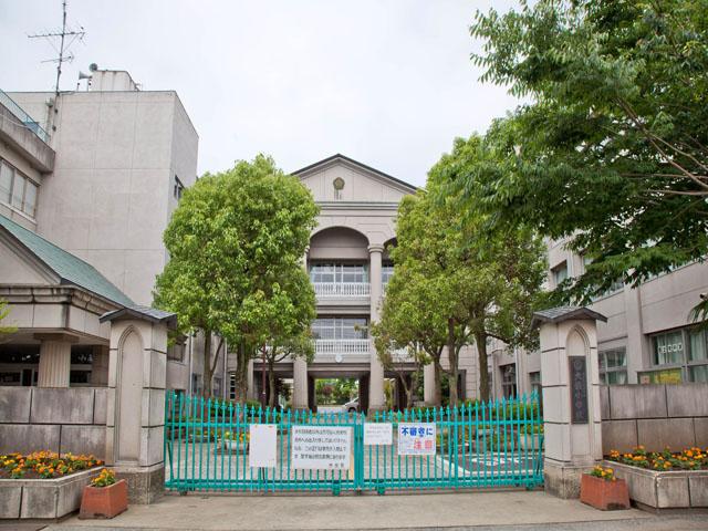 Primary school. Koshigaya Municipal large bag elementary school