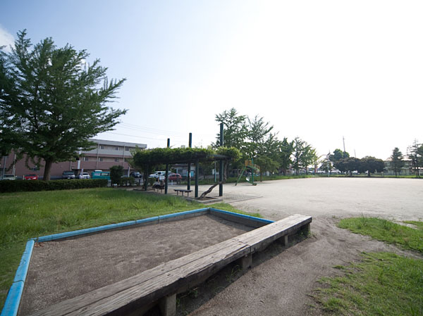Surrounding environment. Minami Koshigaya second park (3-minute walk / About 200m)