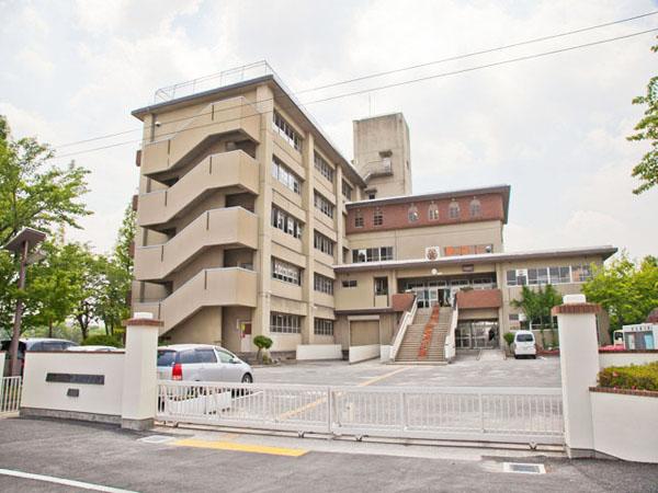 Junior high school. 1400m to Koshigaya Univ Sagami junior high school
