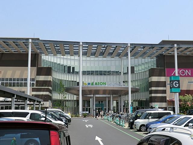 Shopping centre. Koshigaya to Lake Town 900m