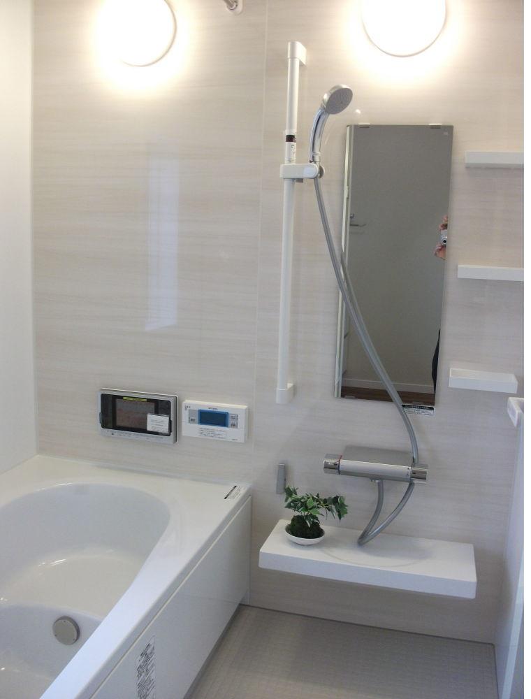 Other Equipment. Beautiful long-lasting bench type of artificial marble bathtub!