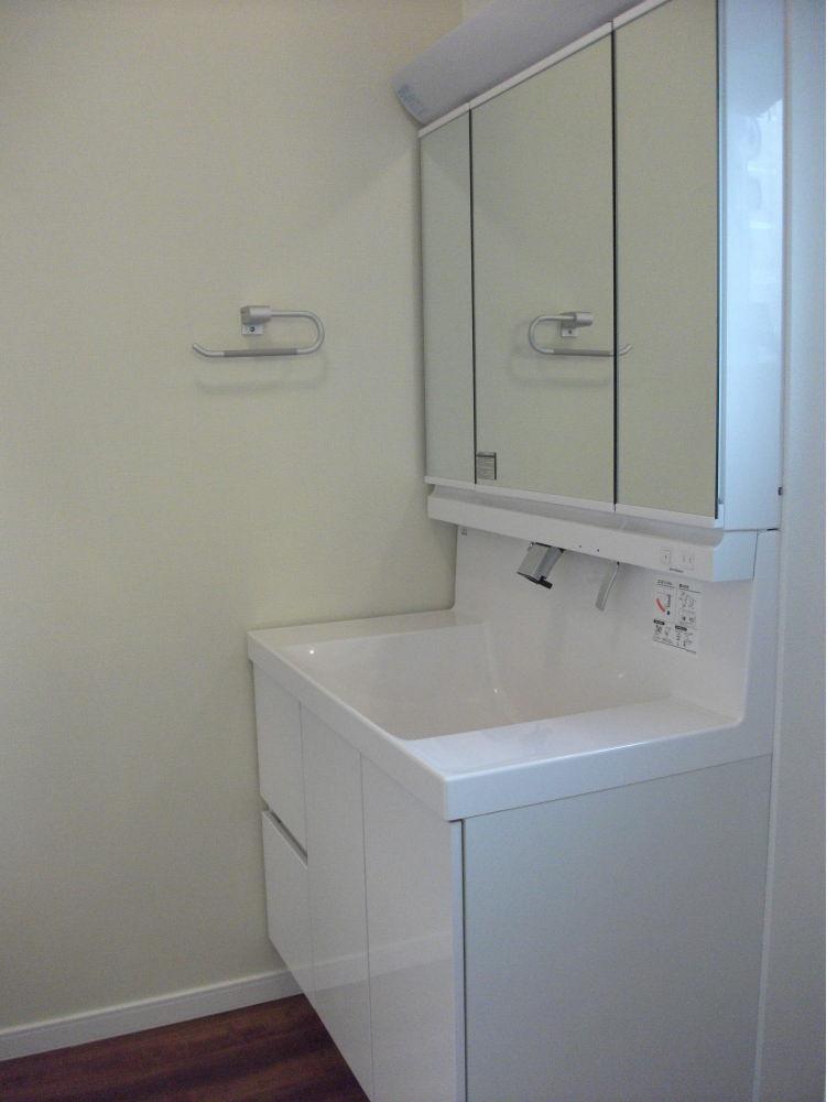 Other Equipment. Keep clean in the large-diameter or drain outlet and hair catcher