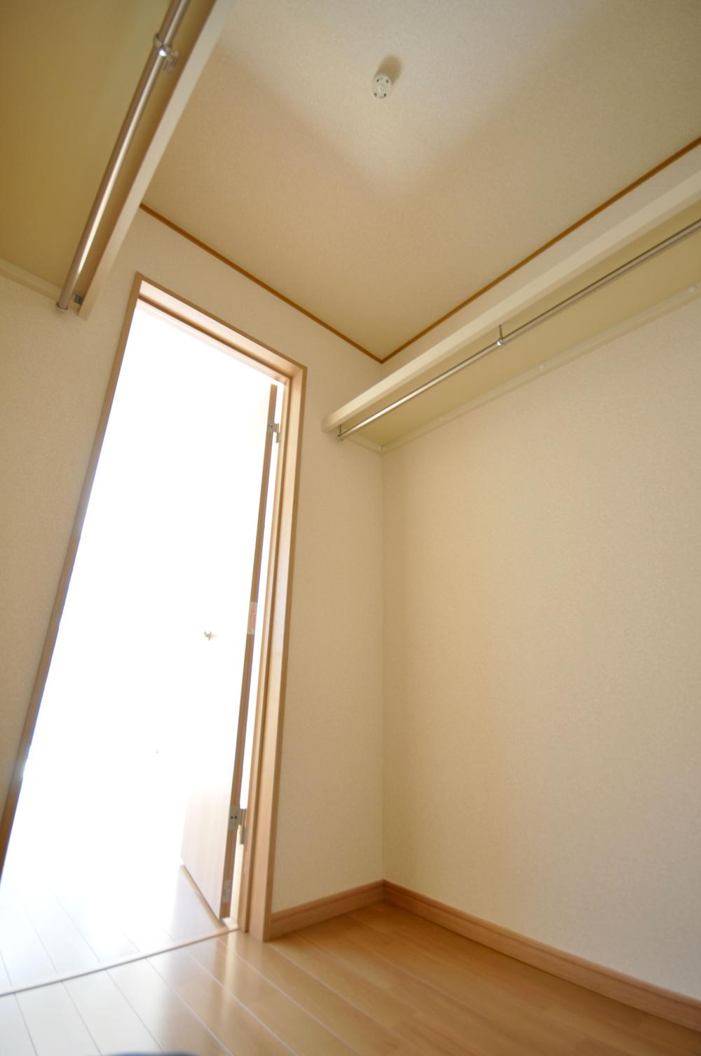 Receipt. Plenty of storage in the walk-in closet