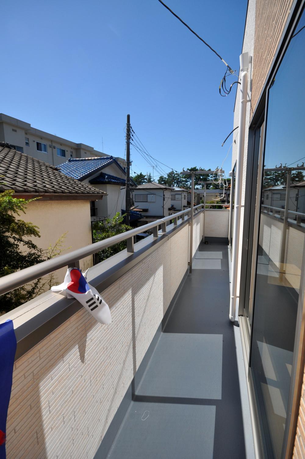 Balcony. I am Jose laundry lot in bright Hiroi balcony