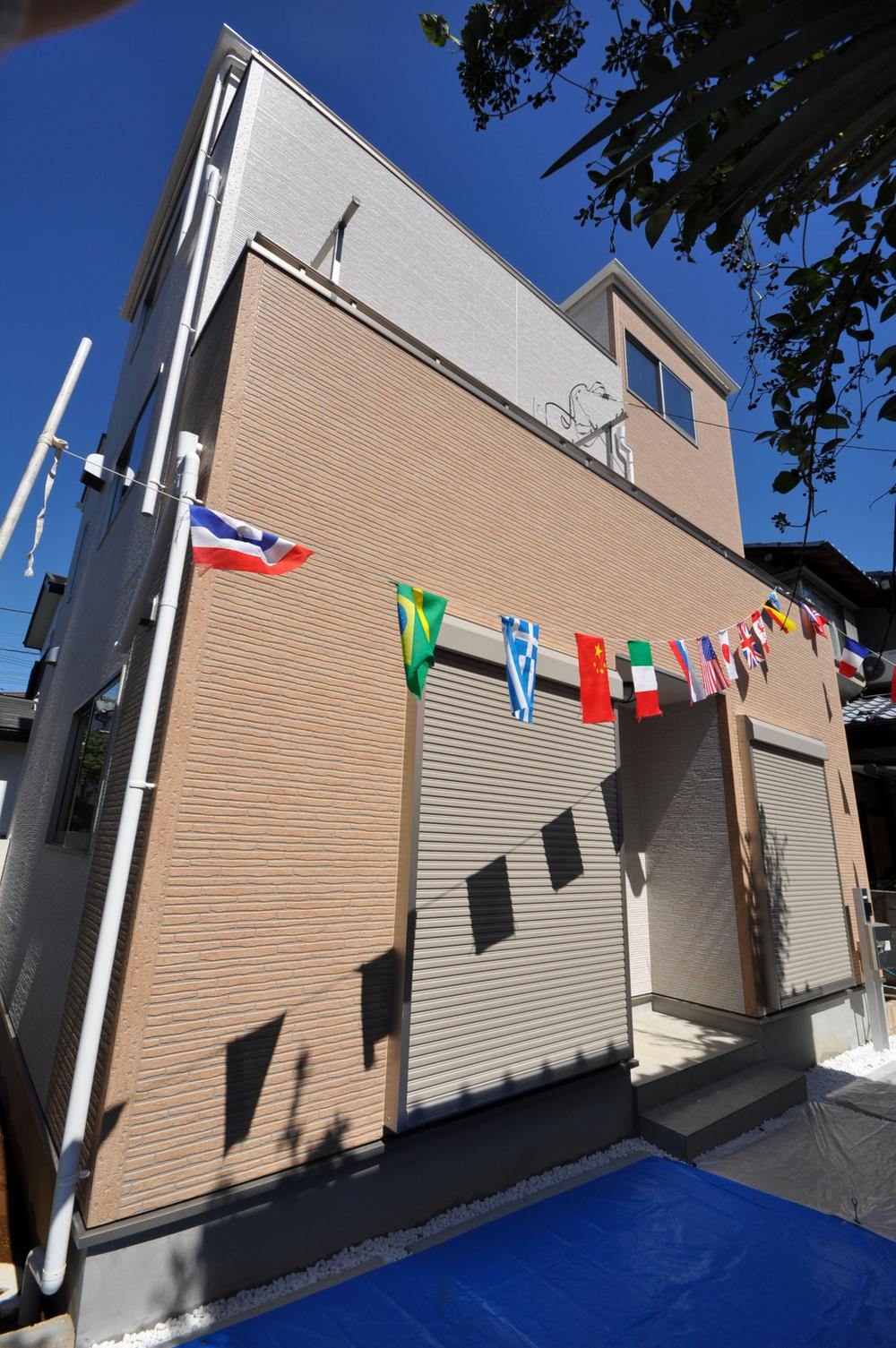 Local appearance photo. Shopping convenient location