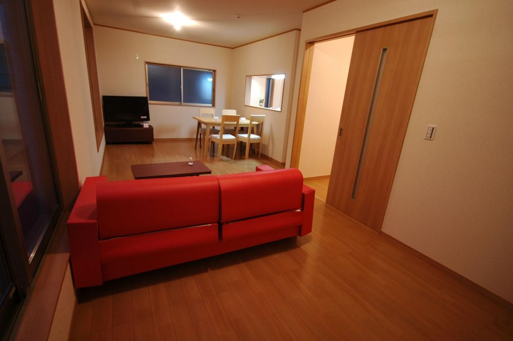 Living.  ◆ ◇ ◆ How! 18 Pledge of spacious LDK! Is very bright in the three-sided lighting!  ◆ ◇ ◆ 