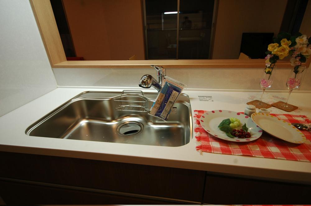 Kitchen. Hiroi sink and with water purifier