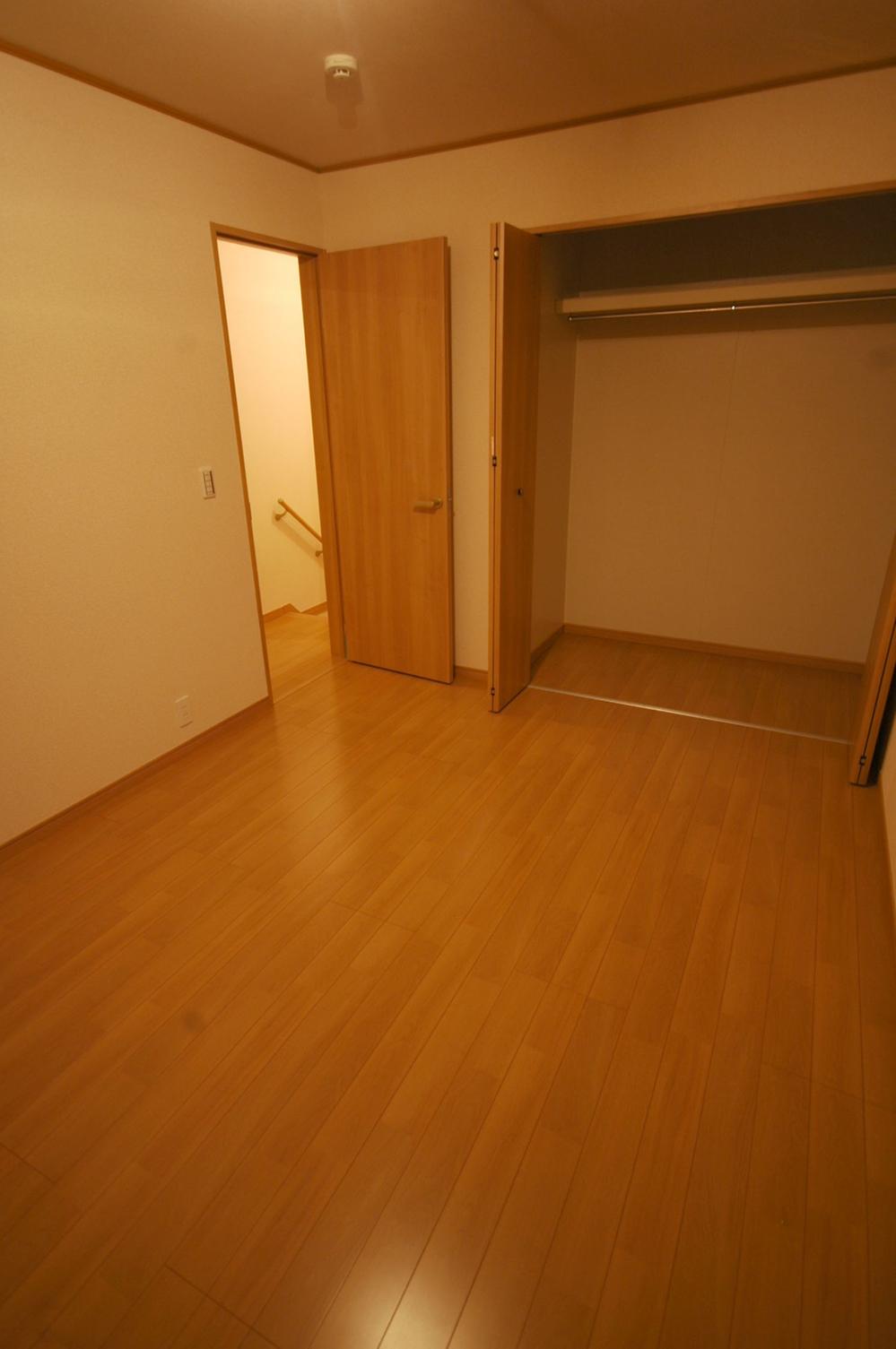 Non-living room. Housing wealth