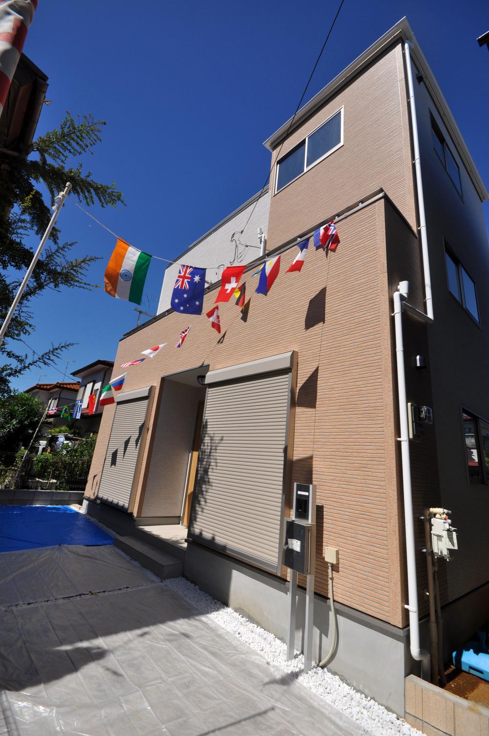 Local appearance photo. Parking two Allowed! Yang per good! ! ! 