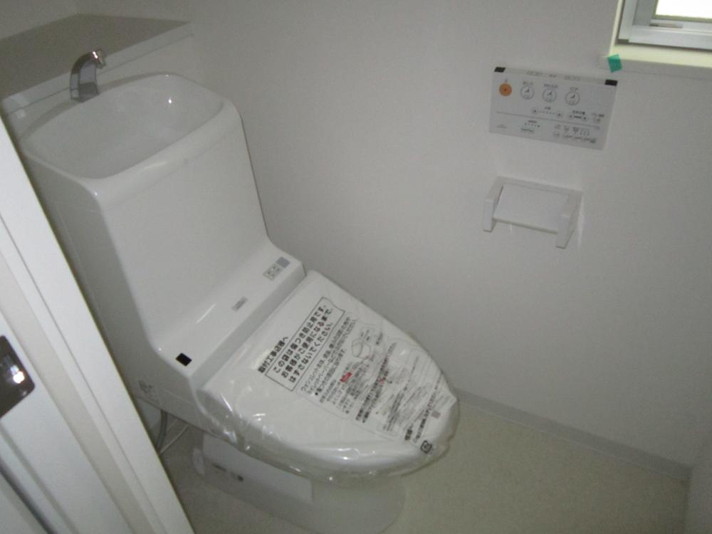 Toilet. Indoor (12 May 2013) Shooting