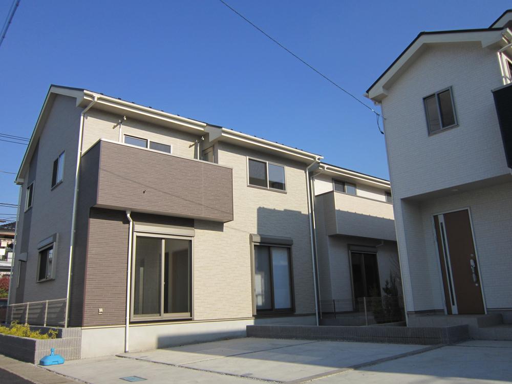 Local appearance photo. Local (12 May 2013) Shooting