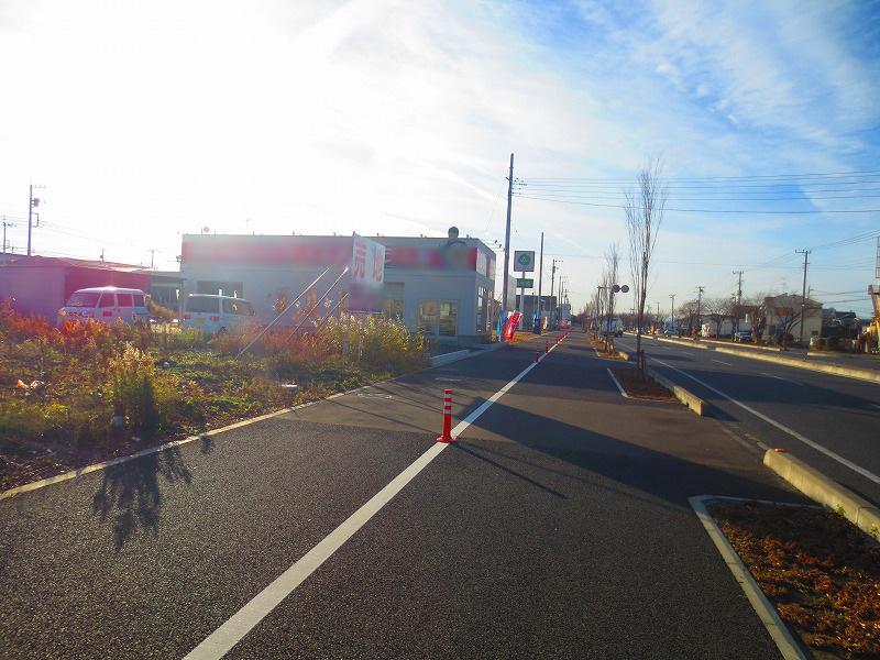 Local photos, including front road. Local (12 May 2013) Shooting