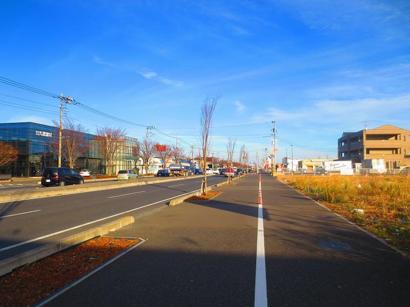 Local photos, including front road. Local (12 May 2013) Shooting