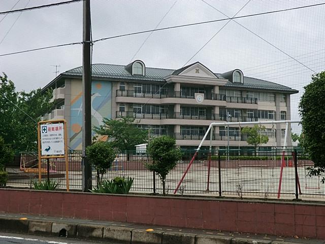 Junior high school. Koshigaya 600m to stand Fuji Junior High School