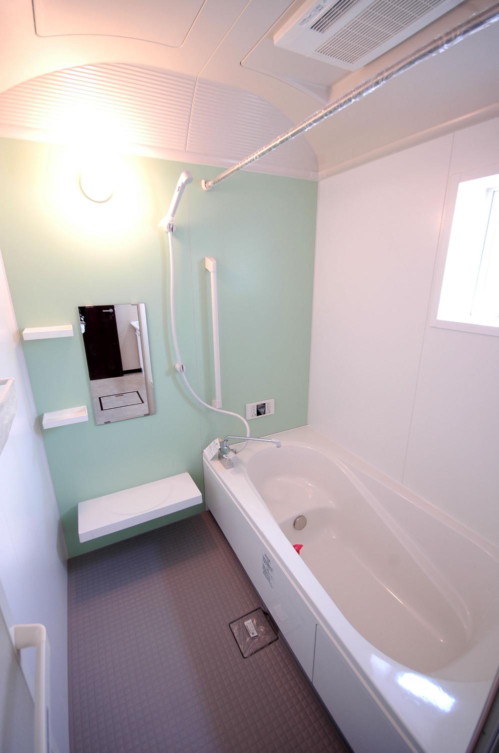 Bathroom. ◆ Spacious bath time ◆ Moments relax abandon stretched out foot ◆ 4 Building