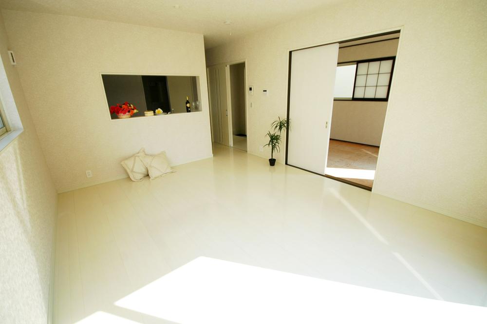 Living. ◆ After all, LDK is wide but feels good! Large space of 15 pledge to produce a luxury ◆ LDK ◆ 6 Building