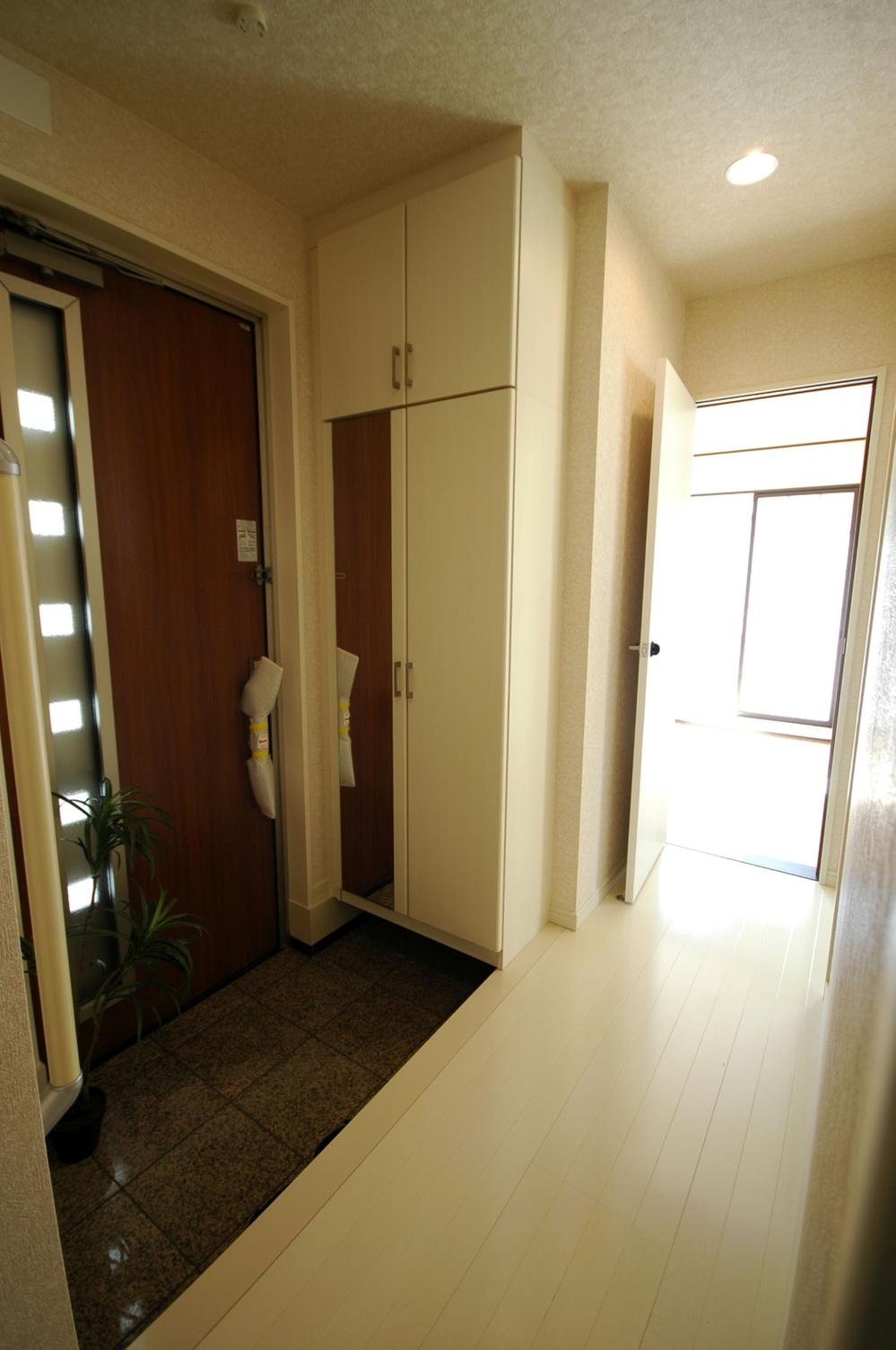 Entrance. ◆ Now is happy want to go home early ◆ 6 Building