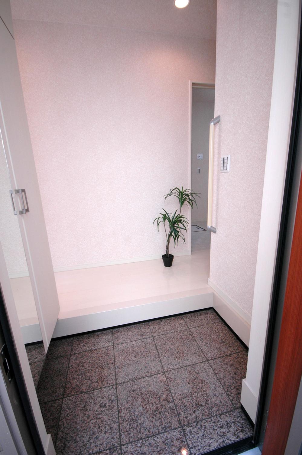 Entrance. ◆ Entrance ◆ 6 Building