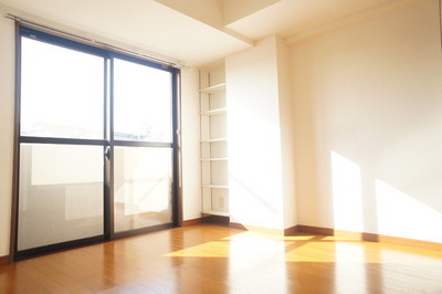 Living and room. West room 5 Pledge