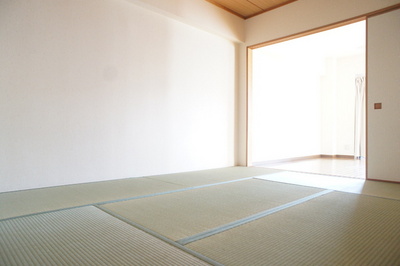 Living and room. Japanese-style room 6 quires