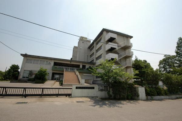 Junior high school. Xin Rong 1600m until junior high school