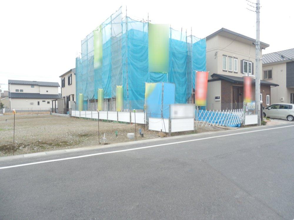 Local photos, including front road. Local (12 May 2013) Shooting