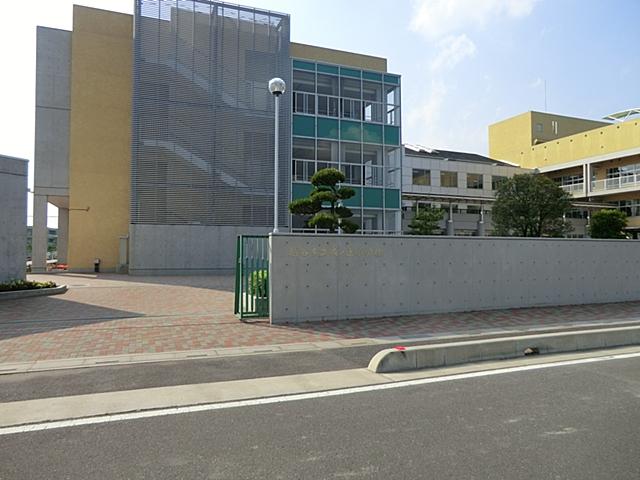Primary school. Koshigaya 1000m until the Municipal Castle Roh on the elementary school