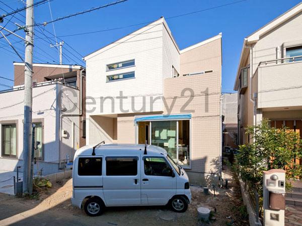 Local appearance photo. 9 Building