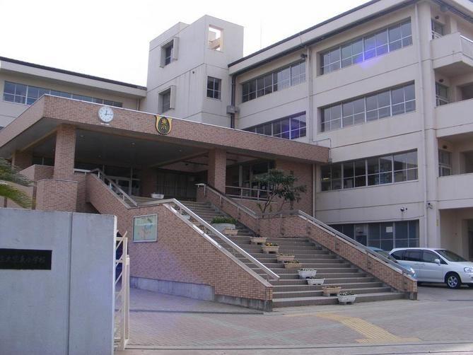 Primary school. Large bag 390m to East Elementary School