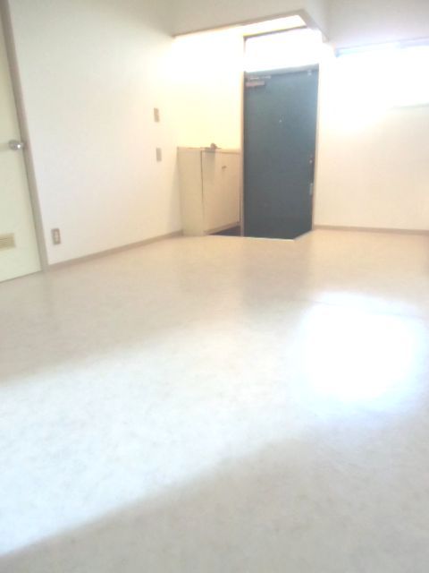 Living and room. White floor there is a feeling of cleanliness