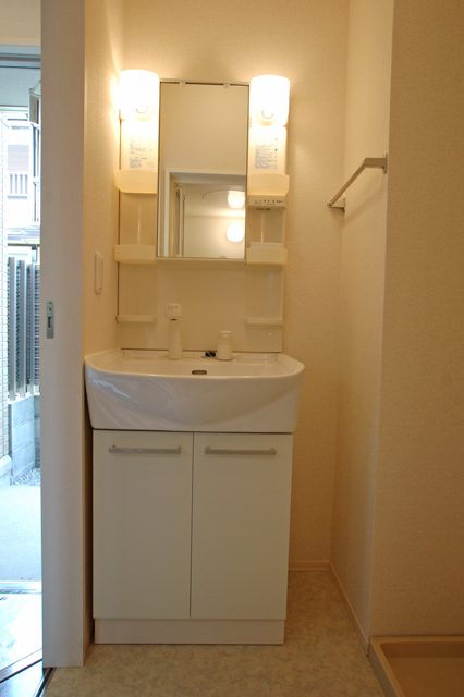 Washroom. Morning of a strong ally! Comfortable with shampoo dresser ☆ 