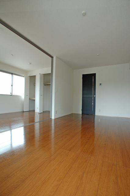 Living and room. You spread the open space of the barrier-free when you open the sliding door