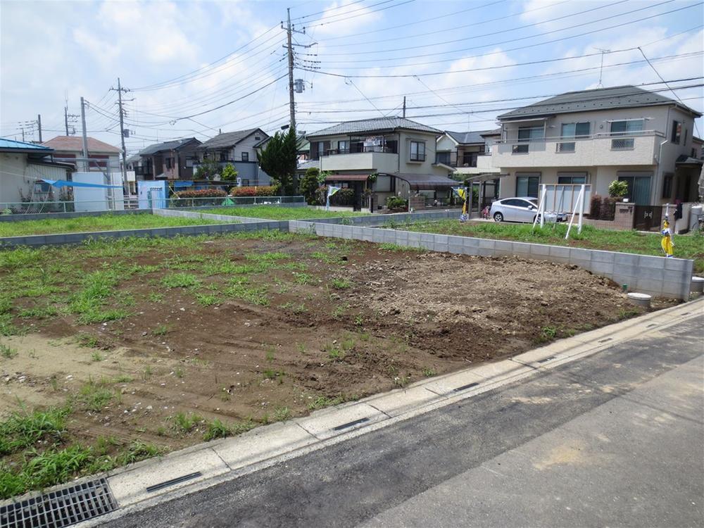 Local photos, including front road. Local (June 2013) Shooting