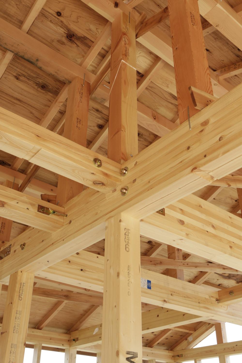 Construction ・ Construction method ・ specification. Misawa MJ home of earthquake-resistant wooden house. Enhance the seismic performance by combining the structure hardware to a conventional wooden shaft set. 