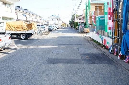 Local photos, including front road. Frontal road