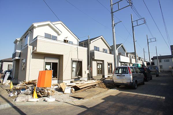 Local photos, including front road. Enhancement of the child-rearing environment where educational facilities are complete within a 11-minute walk