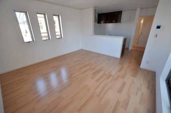 Same specifications photos (living)