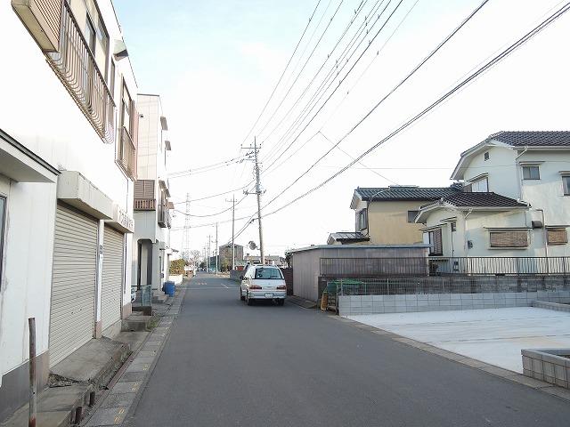 Local photos, including front road. Local (12 May 2013) Shooting