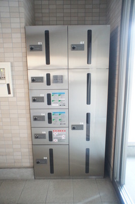 Entrance. ☆ Courier BOX ☆