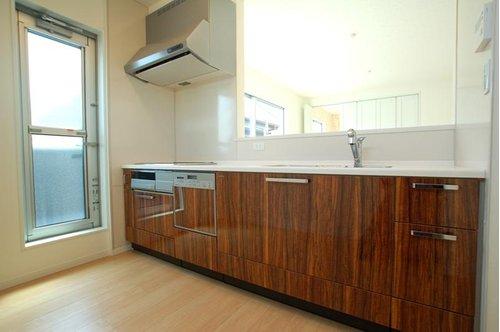 Same specifications photo (kitchen). Takara is proud of the kitchen made of standard considering the usability. Of course, we also adopted, such as the bottom plate of the popularity of Takara enamel kitchen panel. Soft motion is also standard equipment.