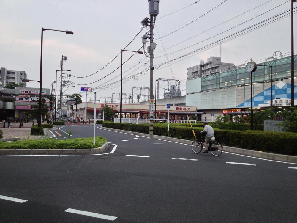 Supermarket. Tobu Store of 159m 24-hour until the Tobu Store Co., Ltd. Gamo shop is well-stocked shops. You can comfortably use at any time.