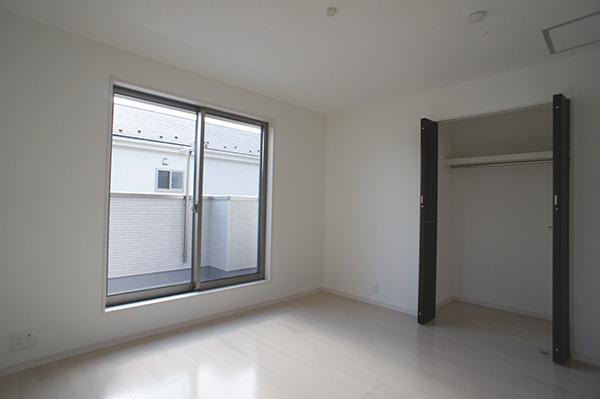 Non-living room. Storage is enhanced.