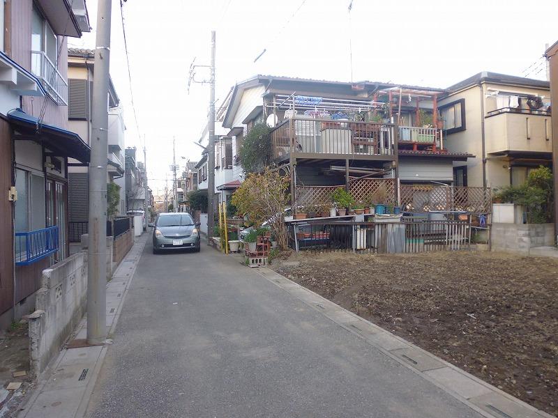 Local photos, including front road. Local (12 May 2013) Shooting