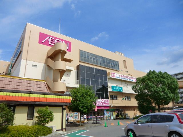 Shopping centre. 1200m until ion (shopping center)