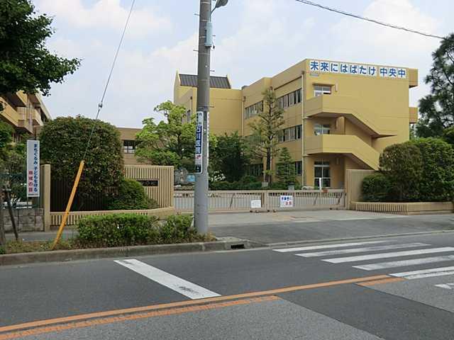Junior high school. Koshigaya 947m to stand center junior high school